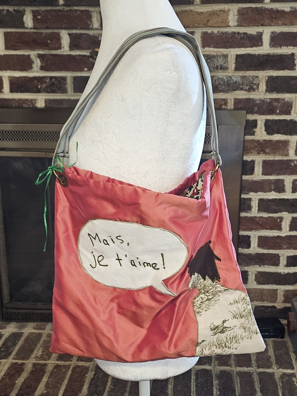 Coral Canvas Tote Bag with 'Mais, je t'aime!' Appliqué